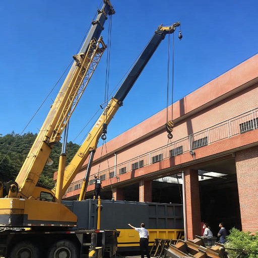 Hook-lift truck