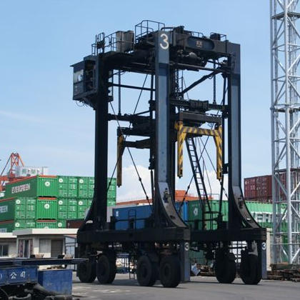 Straddle Carrier